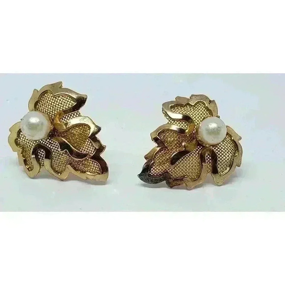 Vintage Gold Mesh Screw Back Earrings Leaf Leaves Faux Pearl Antique 1940 - Picture 2 of 4